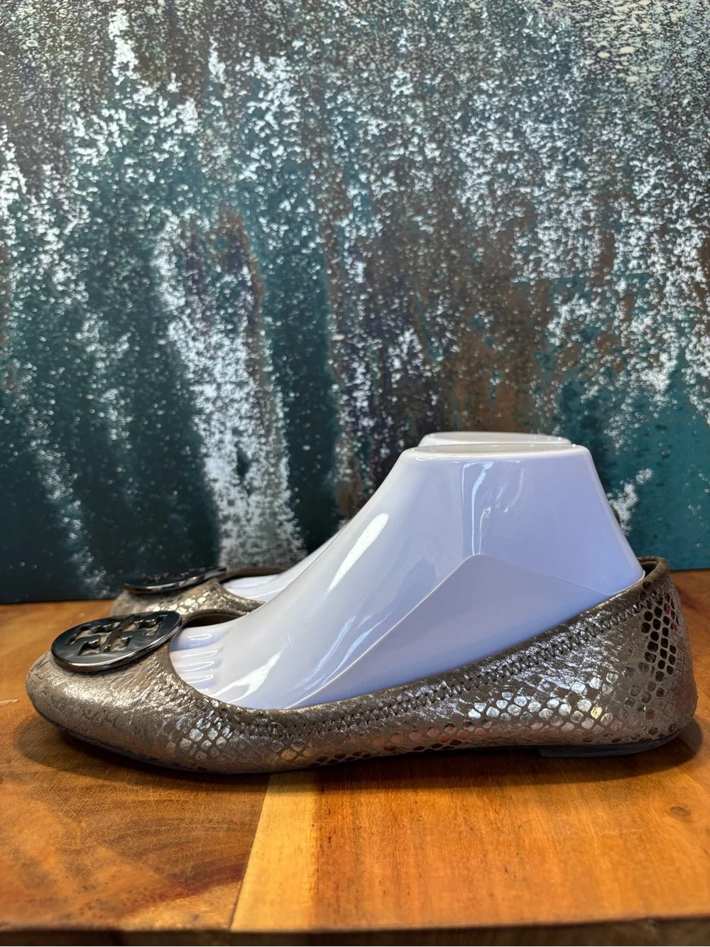 Tory Burch Late 2000’s Classic Metallic Silver Snakeskin Ballet Flats Sz 11 GUC